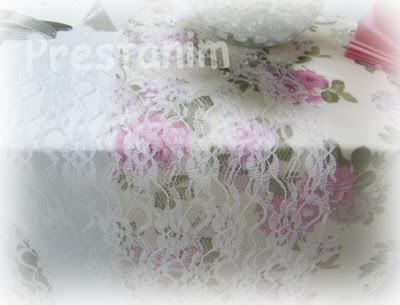 cheminn-pour-table-en-dentelle