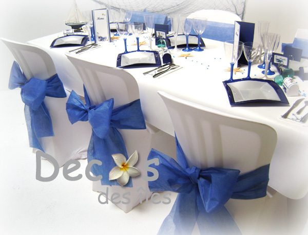table-de-mariage-en-bleu-et-blanc-nacre