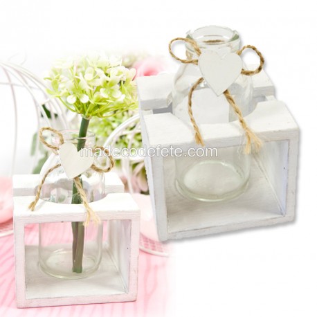 vase-et-coeur-dans-support-bois